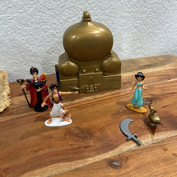 Vintage Aladdin toy castle - Picture 2 of 4